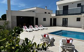 Villa Mare - Modern Villa With Swimming Pool And Jacuzzi