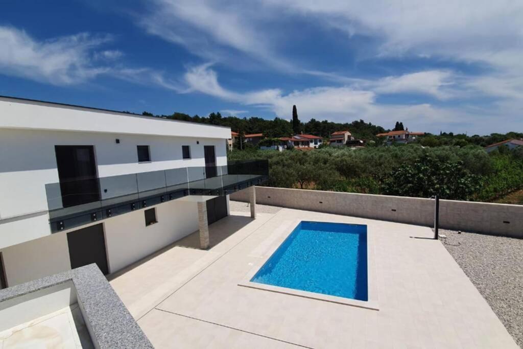 Villa Mare - Modern Villa With Swimming Pool And Jacuzzi Pula Exterior foto