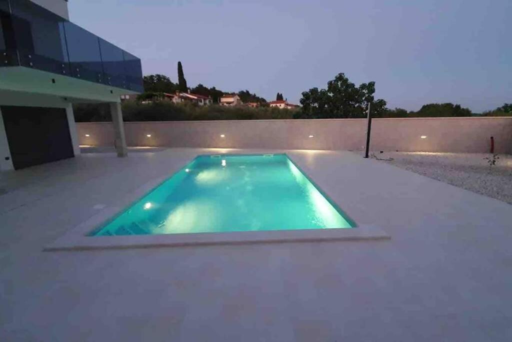 Villa Mare - Modern Villa With Swimming Pool And Jacuzzi Pula Exterior foto