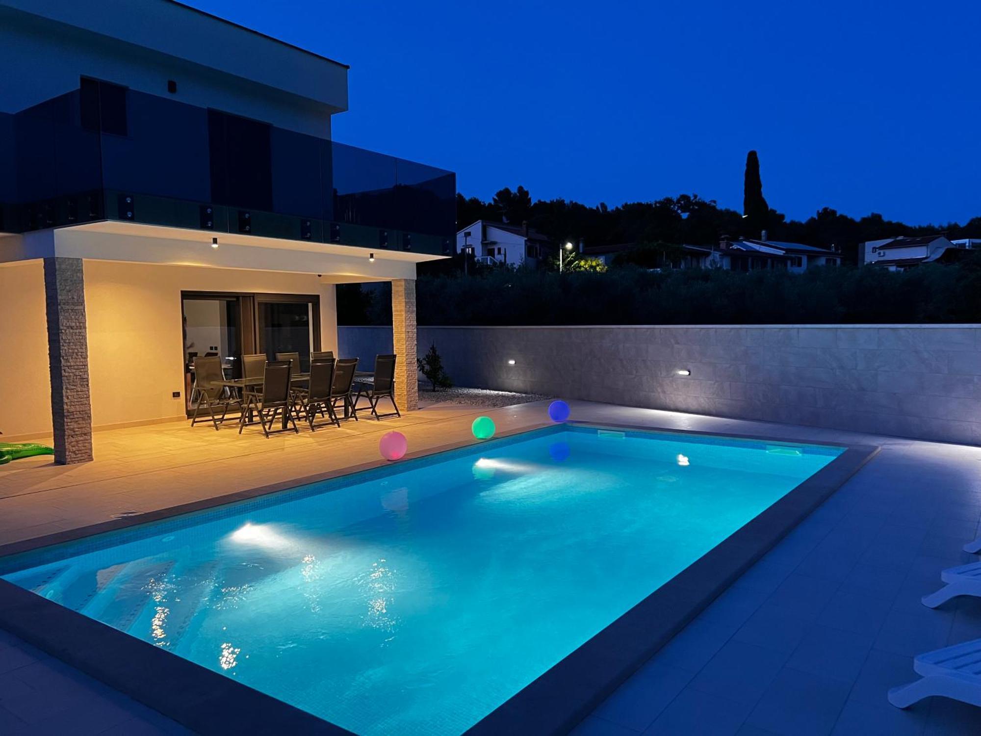 Villa Mare - Modern Villa With Swimming Pool And Jacuzzi Pula Exterior foto